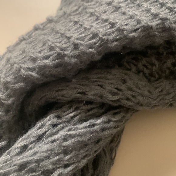 H&M scarf bundle - Picture 4 of 4